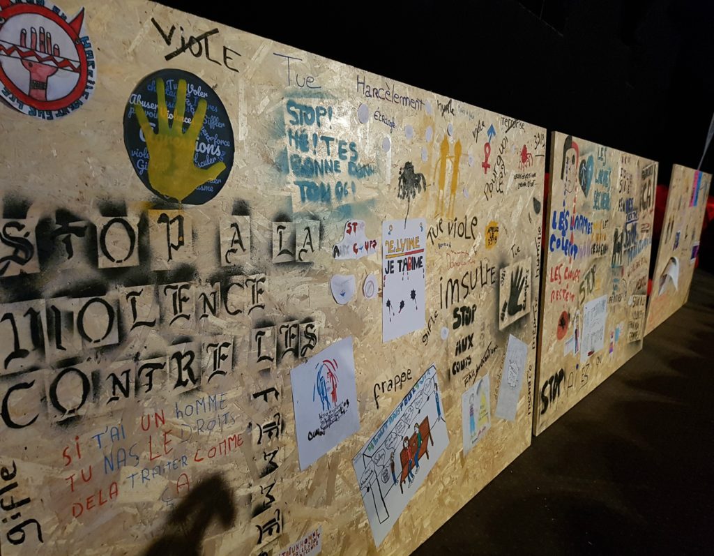 Mur d'expression graphique réalisé par des collégiens d'Elbeuf pour lutter contre les violences sexistes